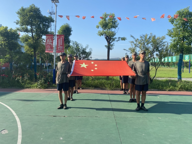 启德特训每周一升旗仪式