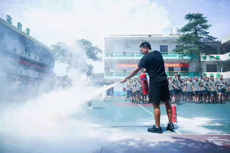 启德全封闭特训学校消防演练课程