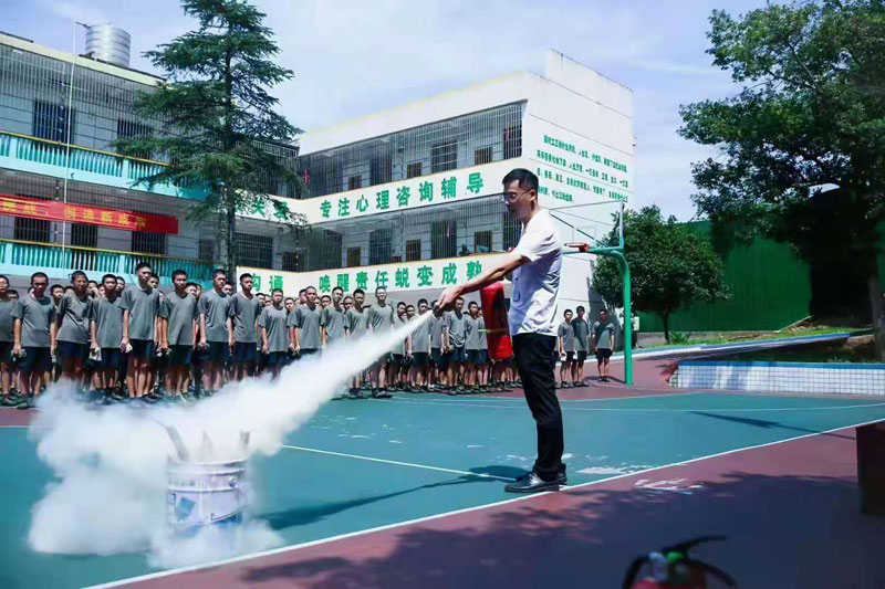 启德全封闭特训学校消防演练课程