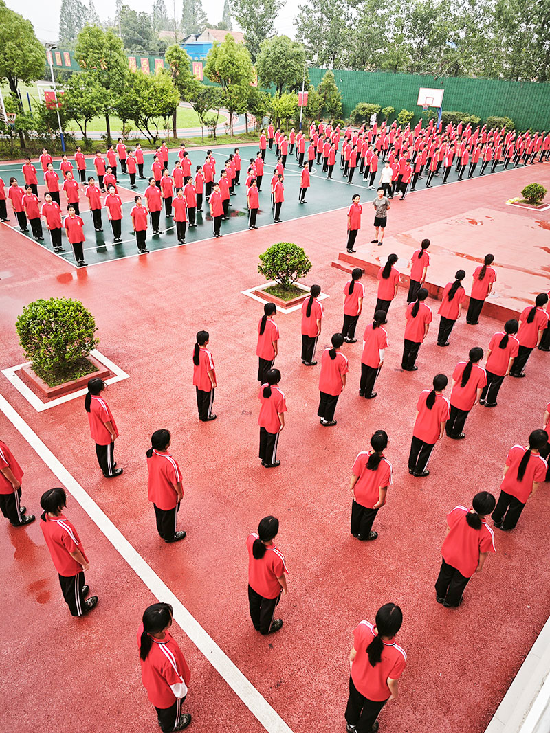 家长应该如何避免因焦虑加重孩子的厌学情绪？
