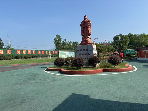 初中生厌学现象普遍，学校心理辅导应如何开展？