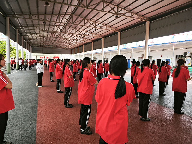 高中女孩沉迷网络，未来学习和心理能否兼顾？